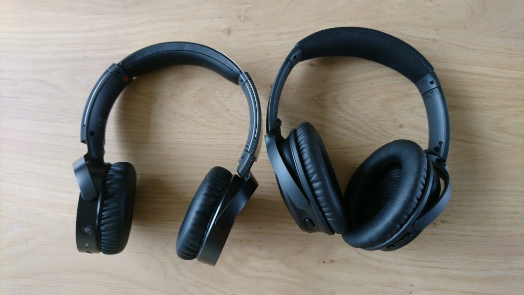 Links de Sony MDR-XB650BT en rechts de Bose QuietComfort 35 Wireless II.