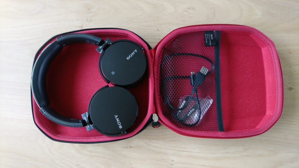 Sony MDR-XB650BT in de apart gekochte case