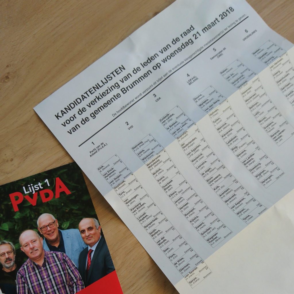 De flyer van de PvdA en de kandidatenlijst.