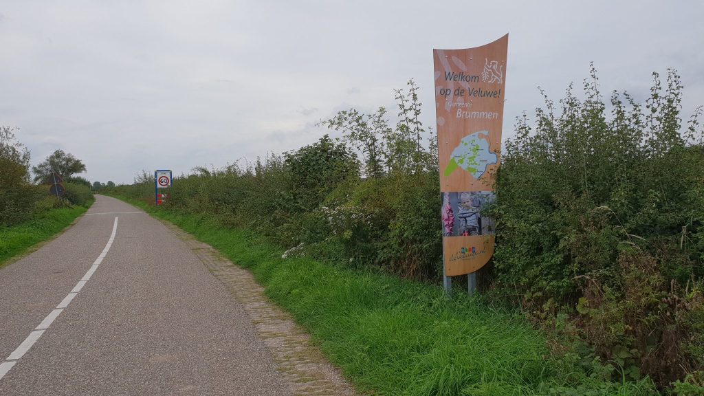 De weg vanaf de pont naar Brummen.