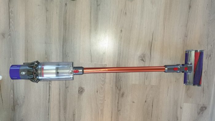 De Dyson Cyclone V10 Absolute met zachte stofzuigermond.