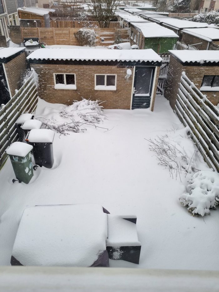 Besneeuwde tuin, gemaakt met S21